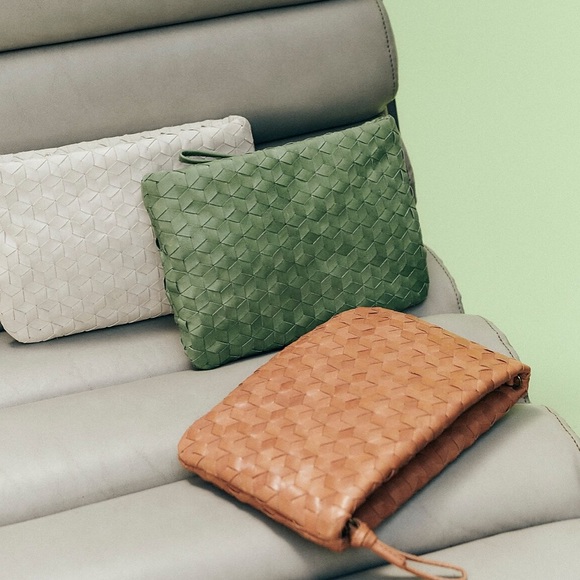 sale | madewell | the puff crossbody bag woven leather edition - Picture 6 of 6